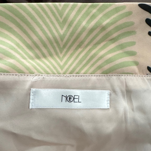 Fe Noel Robe - Picture 2 of 4